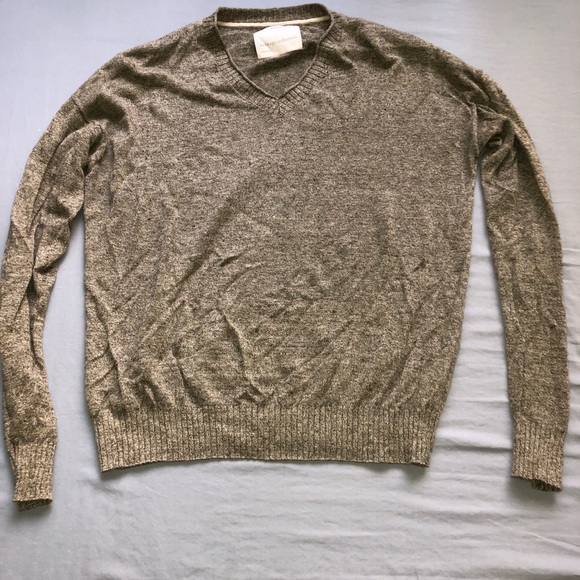 Banana Republic V-Neck Pullover - Picture 1 of 3
